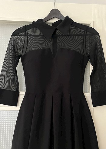 Siyah Pilili Uzun V Yaka Gotik Abiye - Görsel 3