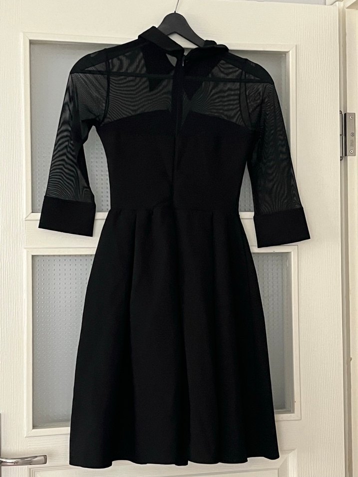 Siyah Pilili Uzun V Yaka Gotik Abiye - Görsel 2