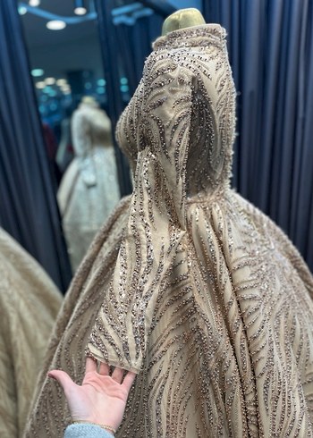 Drapeli Altın İşlemeli Uzun Abiye Elbise - Görsel 6