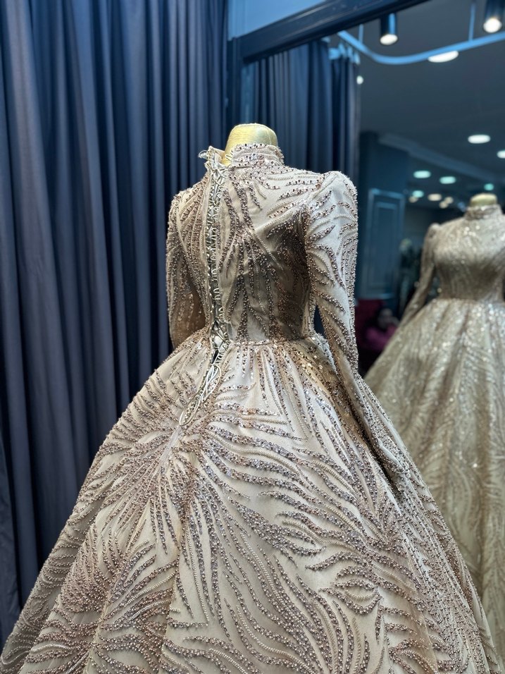 Drapeli Altın İşlemeli Uzun Abiye Elbise - Görsel 5