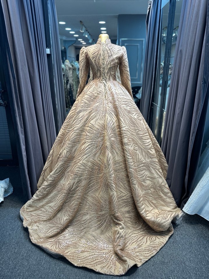 Drapeli Altın İşlemeli Uzun Abiye Elbise - Görsel 4