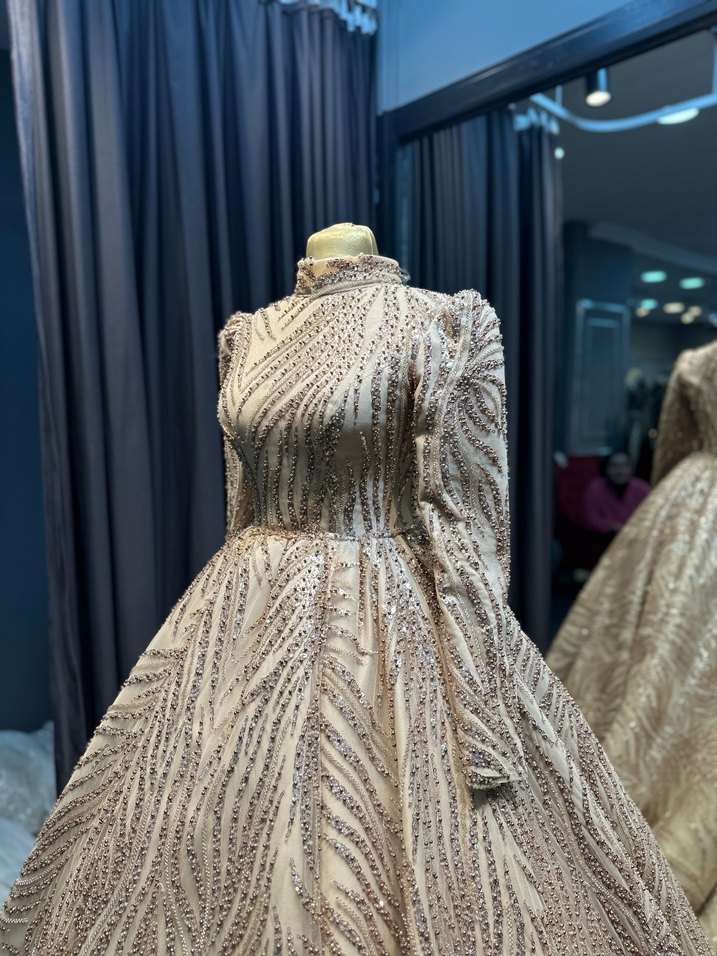 Drapeli Altın İşlemeli Uzun Abiye Elbise - Görsel 3