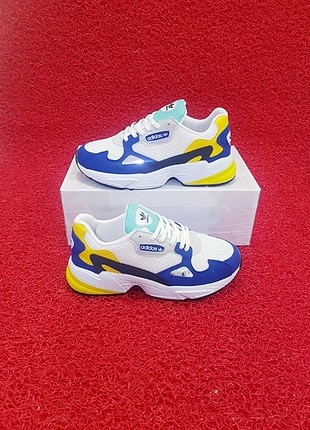 37 Beden çeşitli Renk ADIDAS FALCON