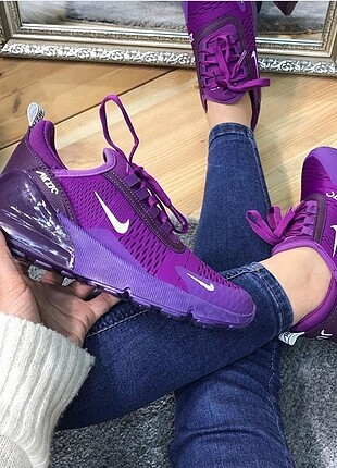 NIKE AIR270