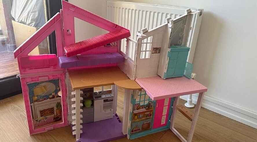 Barbie Barbienin malibü evi