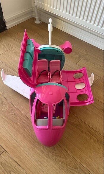 Barbie Barbienin uçağı