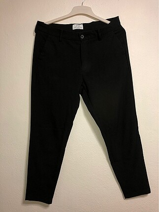 Bershka Marka 32 Beden Kısa Paça Slim Fit Siyah Kumaş Pantolon