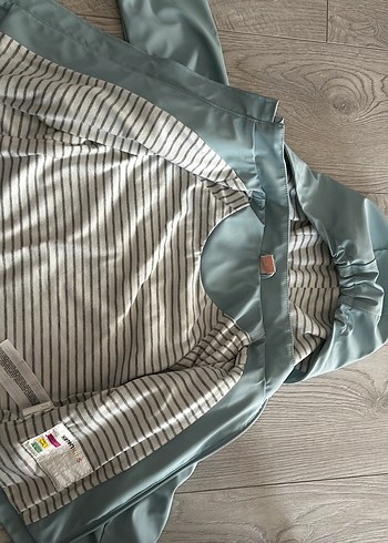 Mavi Erkek Çocuk Düğmeli Yağmurluk - Görsel 3