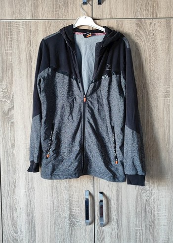 Gri Kapüşonlu Erkek Spor Rüzgarlık - Görsel 2