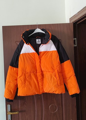 Turuncu Kapüşonlu Kadın Kışlık Mont - Görsel 2