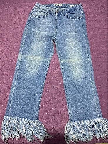 Püsküllü Eskitme Jean