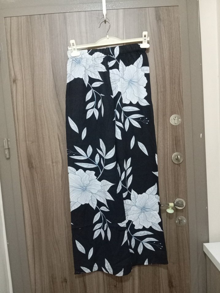 Bohem Siyah Çiçek Desenli Uzun Kumaş Pantolon - Görsel 2