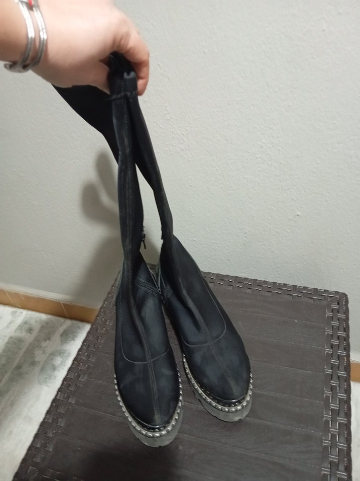 Siyah Kadın Diz Boyu Kauçuk Bot - Görsel 2