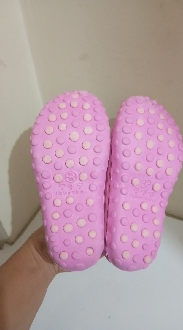 Kız Çocuk Pembe Delikli Terlik - Görsel 3