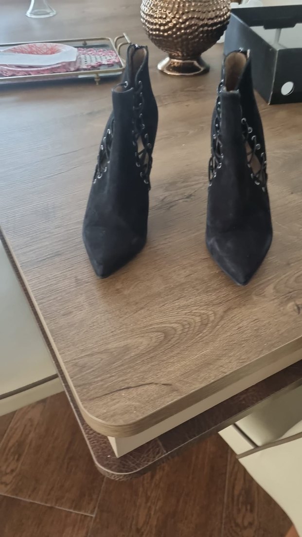 Siyah Süet Bağcıklı İnce Topuklu Kadın Bot - Görsel 2