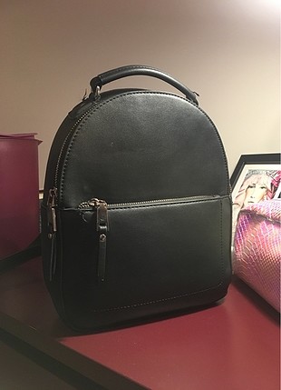 Stradivarius sırt çantası