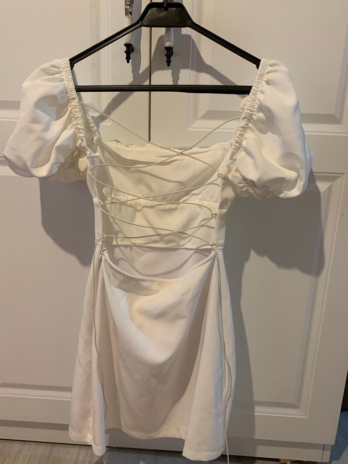 Beyaz Midi Sırtı Açık Elbise - Görsel 2