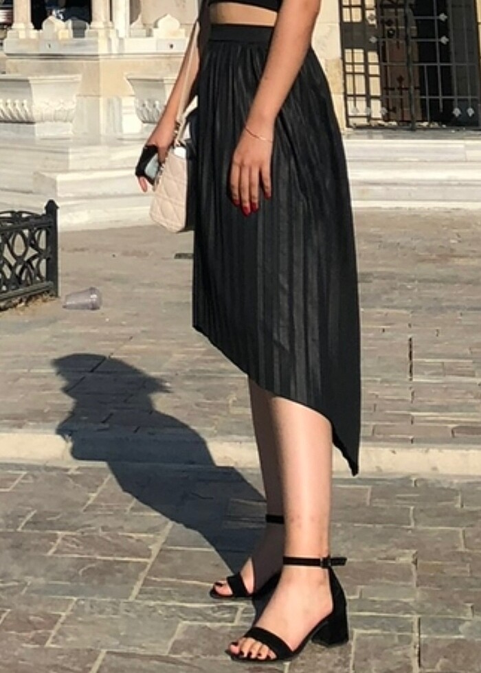 Asimetrik midi boy deri etek - Görsel 3