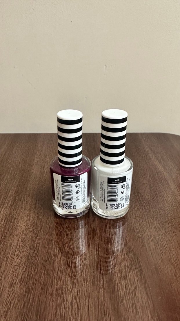 Beyaz ve Mor Oje - Görsel 2