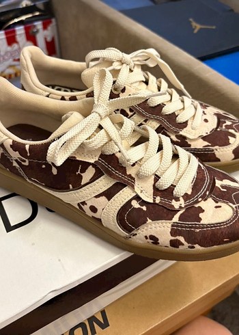 Stradivarius Retro Kahverengi Beyaz Desenli Bagcikli Sneaker