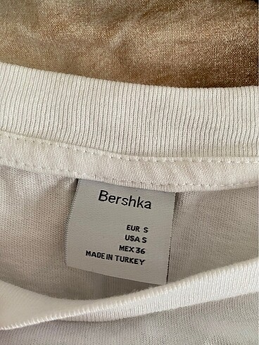 s Beden Bershka desenli erkek tişört