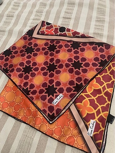  Beden Pierre cardin twill eşarp