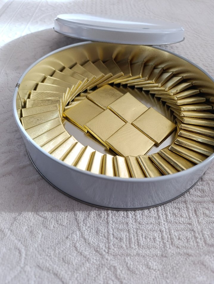 Baskısız Madlen Çikolata Metal Kutu + 50 çikolata - Görsel 2