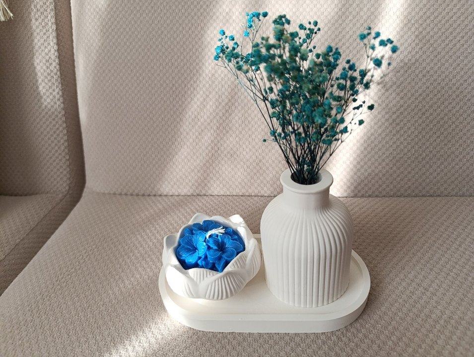 Beyaz Seramik Vazo ve Gül Şeklinde Mum Seti 3 parça - Görsel 2