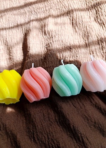 Zara Home Renkli Dalgalı Tasarım Mum