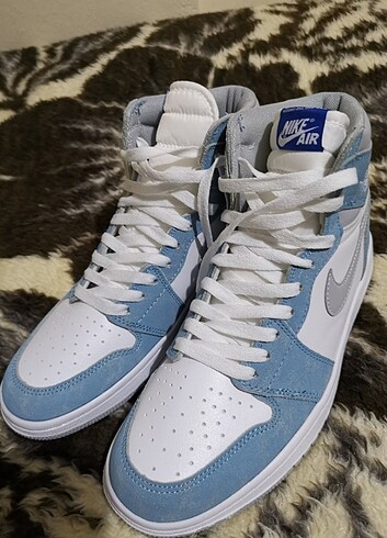 Nike Air Jordan 1 Hyper Royal 