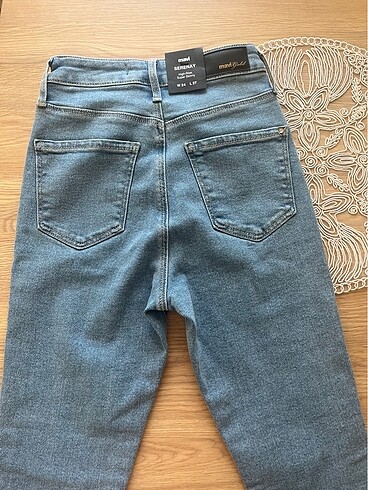 26 Beden Mavi jeans etiketli