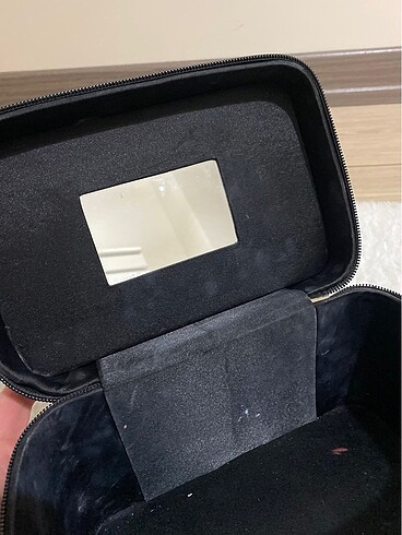  Beden siyah Renk Hugo boss makyaj çantası