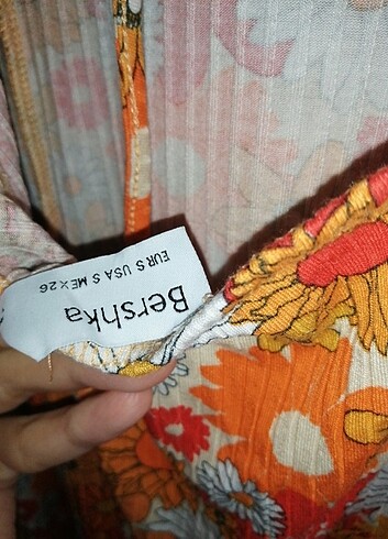 s Beden çeşitli Renk Bershka çiçekli boyundan bağlamalı elbise