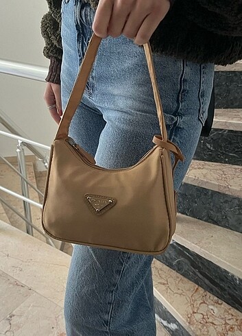 PRADA canta
