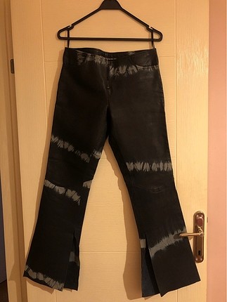 Deri yırtmaçlı DKNY pantolon