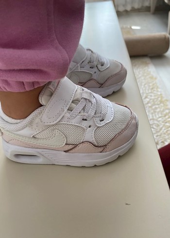 22 Beden beyaz Renk Nike Kız Çocuk Spor Ayakkabı