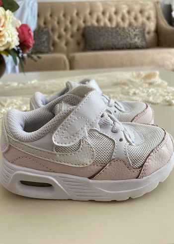 22 Beden Nike Kız Çocuk Spor Ayakkabı