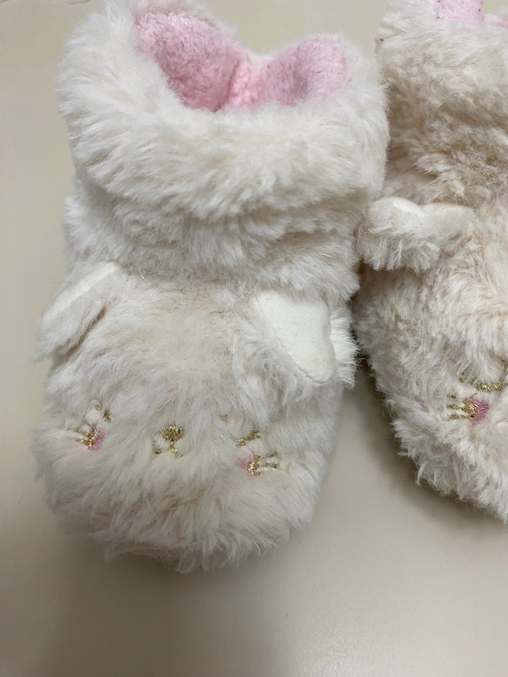 Kız Bebek Beyaz Nakışlı Sıcak Ev Terliği - Görsel 2