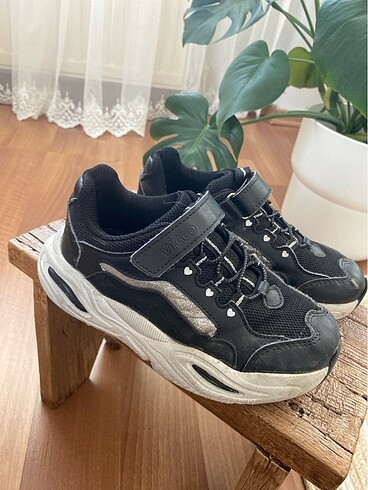32 Beden siyah Renk Spor ayakkabı