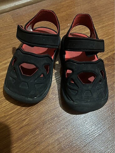 Adidas 21 numara sandalet