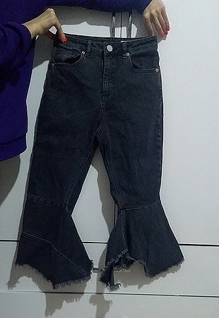Asos markalı paçaları fırfırlı pantolon