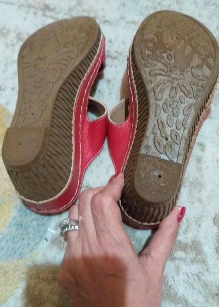 KIrmizi terlik - Görsel 2