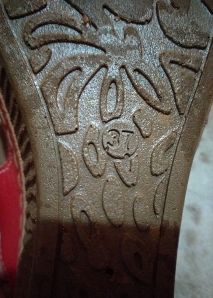 KIrmizi terlik - Görsel 3