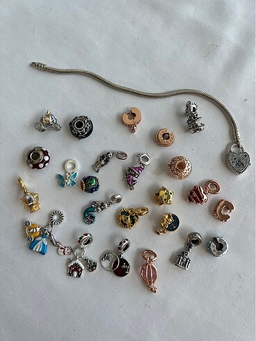 Beden Pandora charm