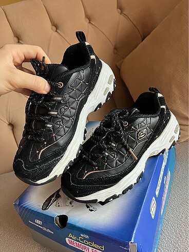38 Beden siyah Renk Skechers ayakkabi