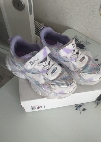 35 Beden Mor Pastel Bağcıklı ve Cırt Cırtlı Kız Spor Ayakkabı