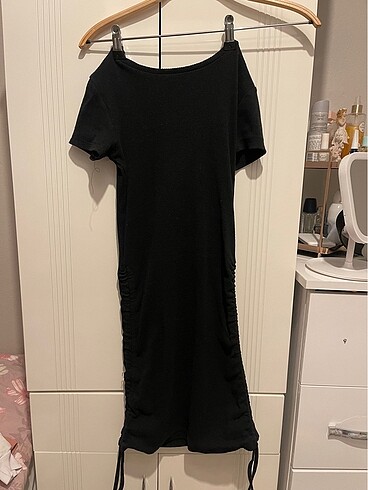 Siyah büzgülü elbise