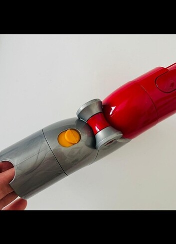 Dyson mobilya alti aparatı ben kullanmıyorum çünkü robot süpürge