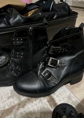 Kadın Siyah Deri Gotik Tokalı Botlar - Görsel 2