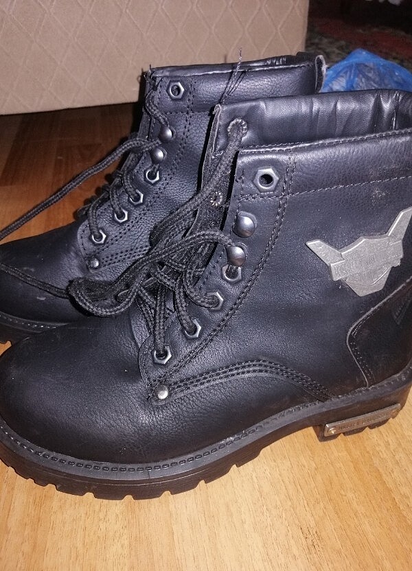 Siyah Bot  - Görsel 2